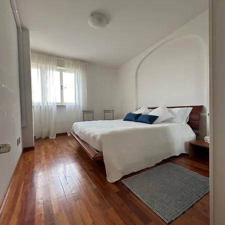 Apartment Colazione Sul Mare Grado